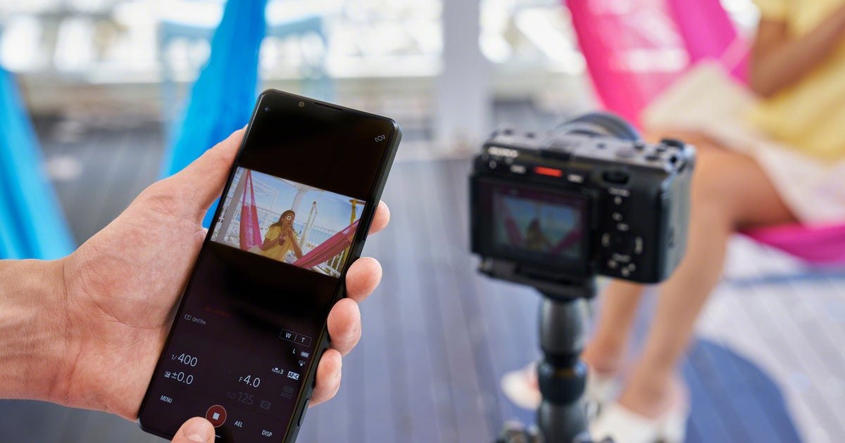 How to Turn a Smartphone or Tablet into Your Camera’s Monitor with